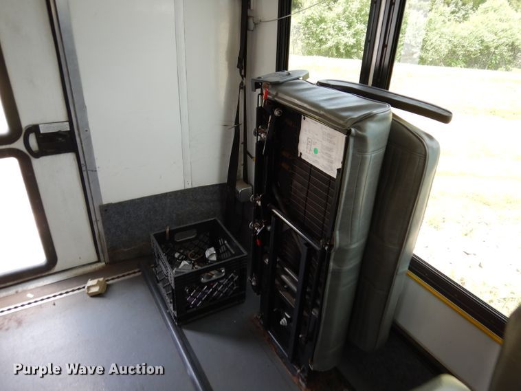 image for item DG0730 2011 Ford E450 Super Duty ElDorado  shuttle bus