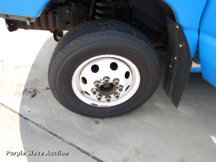 image for item DG0730 2011 Ford E450 Super Duty ElDorado  shuttle bus