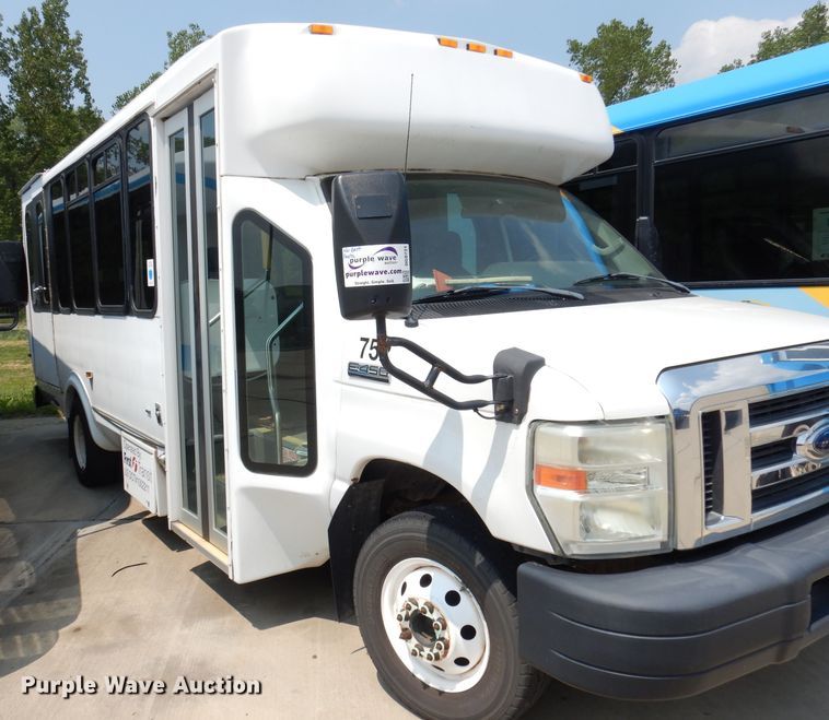image for item DG0731 2010 Ford E450 Super Duty ElDorado  shuttle bus