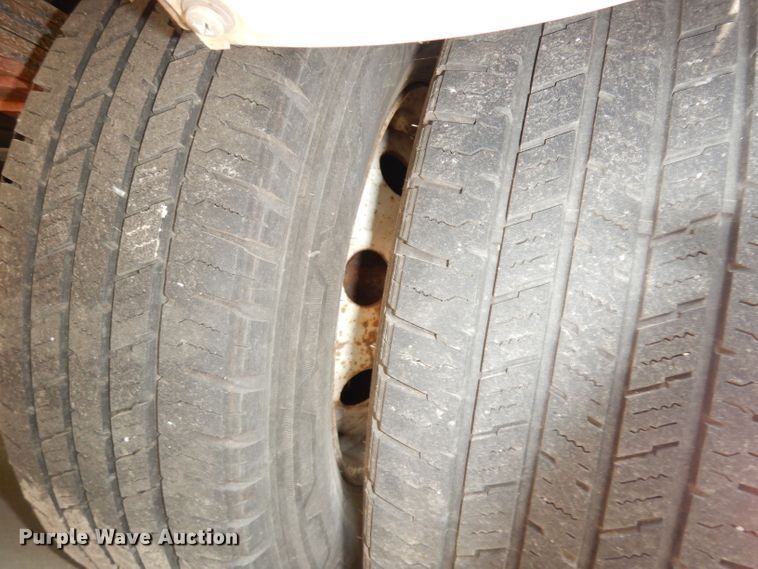 image for item DG0731 2010 Ford E450 Super Duty ElDorado  shuttle bus