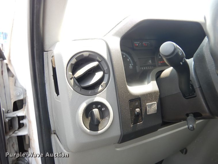 image for item DG0731 2010 Ford E450 Super Duty ElDorado  shuttle bus