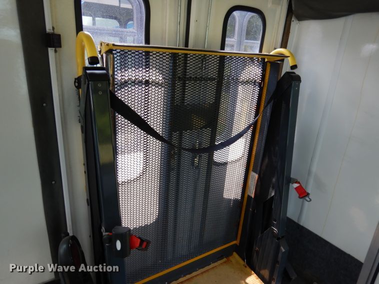 image for item DG0731 2010 Ford E450 Super Duty ElDorado  shuttle bus