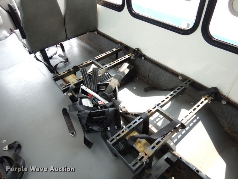 image for item DG0731 2010 Ford E450 Super Duty ElDorado  shuttle bus