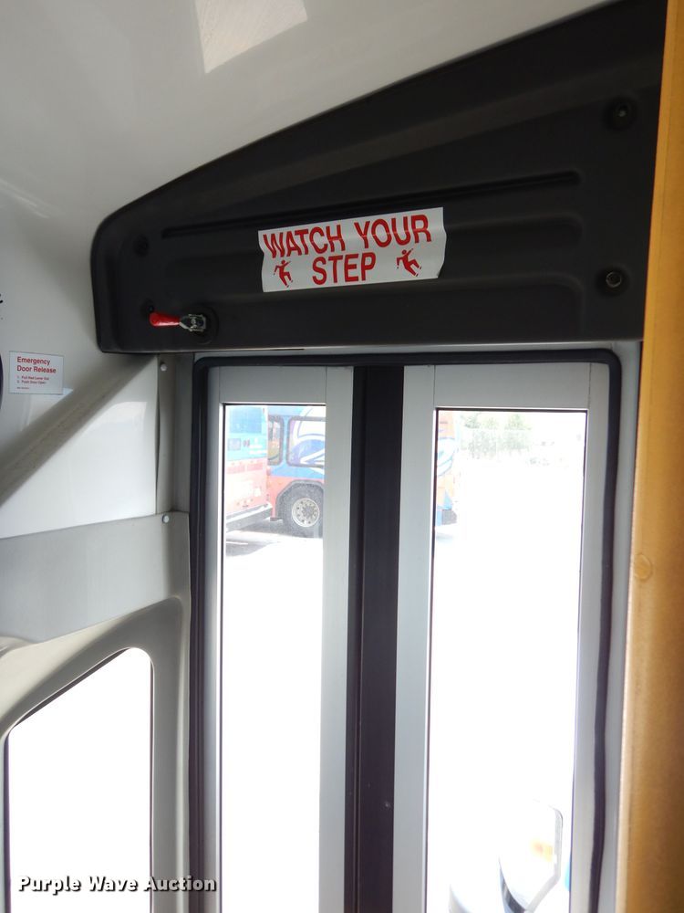 image for item DG0731 2010 Ford E450 Super Duty ElDorado  shuttle bus