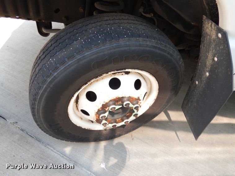 image for item DG0731 2010 Ford E450 Super Duty ElDorado  shuttle bus