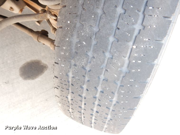 image for item DG0731 2010 Ford E450 Super Duty ElDorado  shuttle bus