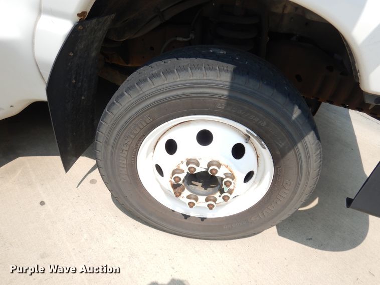 image for item DG0731 2010 Ford E450 Super Duty ElDorado  shuttle bus