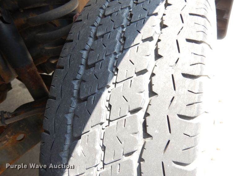 image for item DG0731 2010 Ford E450 Super Duty ElDorado  shuttle bus