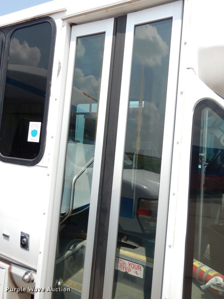 image for item DG0731 2010 Ford E450 Super Duty ElDorado  shuttle bus