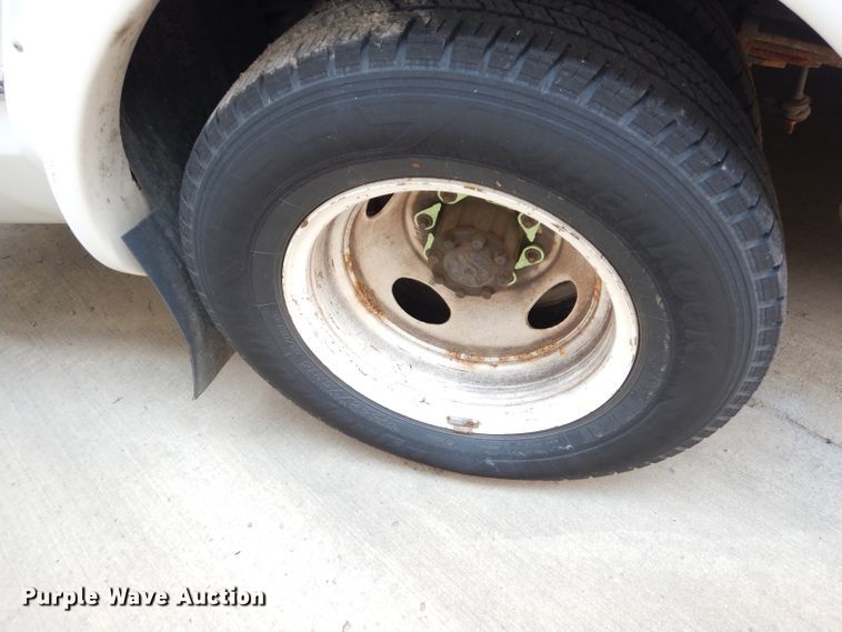 image for item DG0731 2010 Ford E450 Super Duty ElDorado  shuttle bus