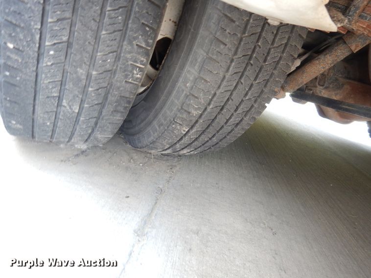 image for item DG0731 2010 Ford E450 Super Duty ElDorado  shuttle bus