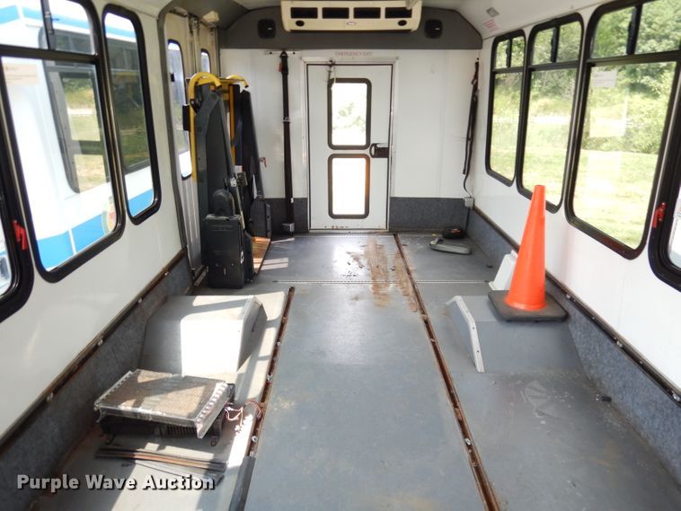 image for item DG0732 2010 Ford E450 Super Duty ElDorado  shuttle bus