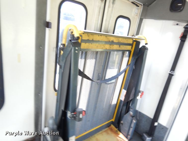 image for item DG0732 2010 Ford E450 Super Duty ElDorado  shuttle bus