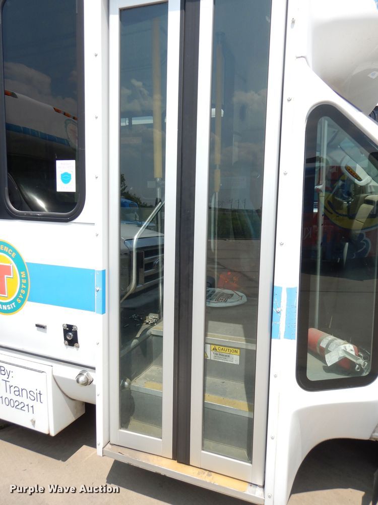 image for item DG0732 2010 Ford E450 Super Duty ElDorado  shuttle bus