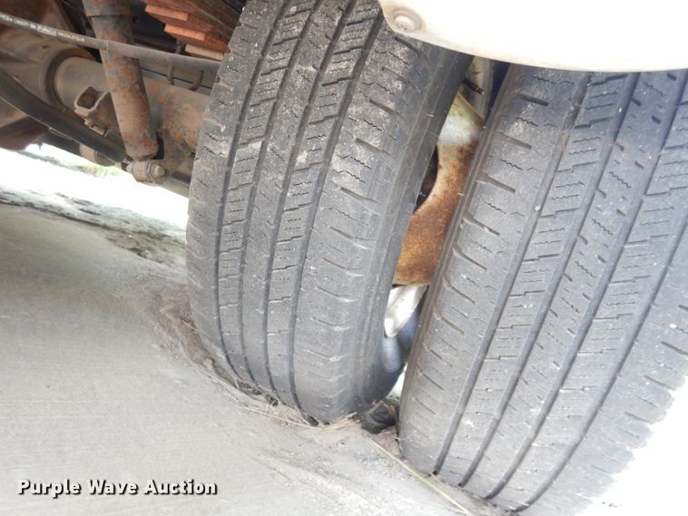 image for item DG0735 2010 Ford E450 Super Duty ElDorado  shuttle bus