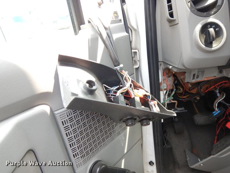 image for item DG0735 2010 Ford E450 Super Duty ElDorado  shuttle bus