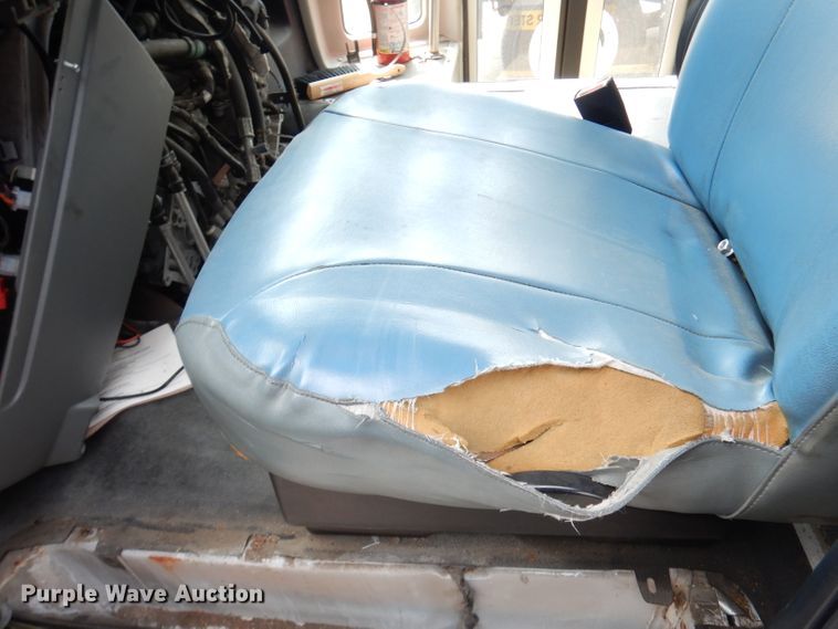 image for item DG0735 2010 Ford E450 Super Duty ElDorado  shuttle bus