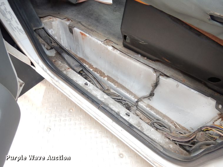 image for item DG0735 2010 Ford E450 Super Duty ElDorado  shuttle bus