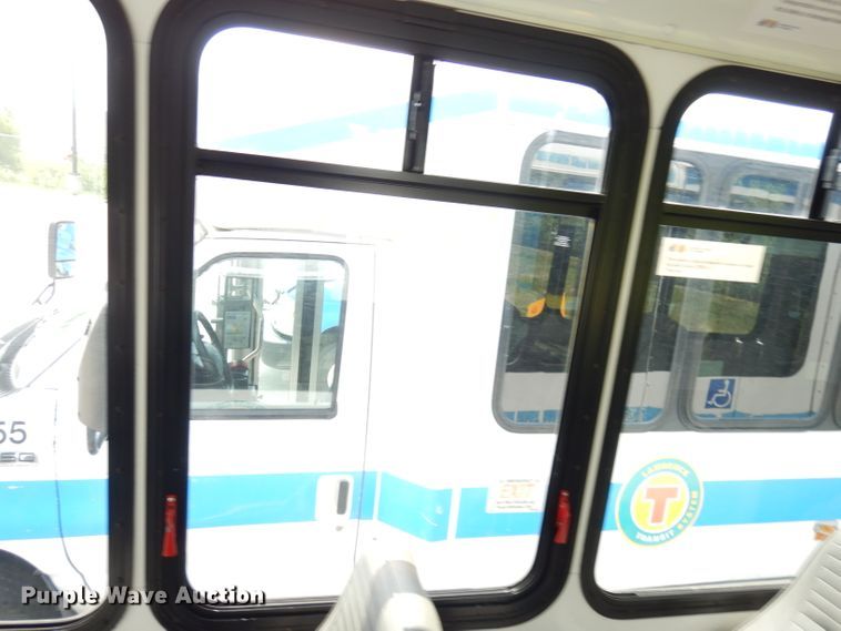 image for item DG0735 2010 Ford E450 Super Duty ElDorado  shuttle bus