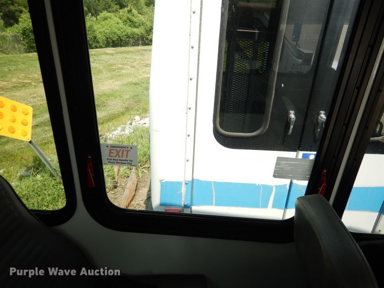 image for item DG0735 2010 Ford E450 Super Duty ElDorado  shuttle bus