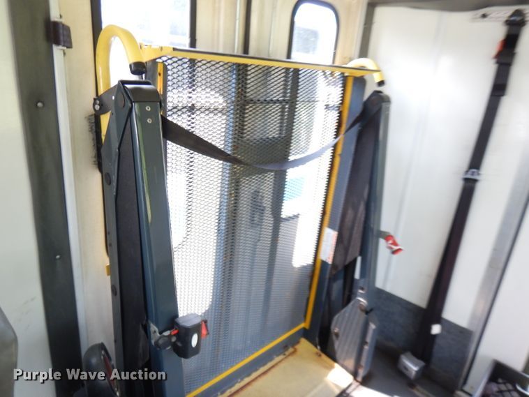 image for item DG0735 2010 Ford E450 Super Duty ElDorado  shuttle bus