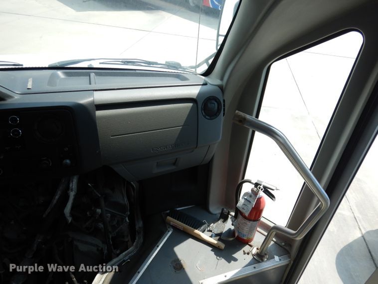 image for item DG0735 2010 Ford E450 Super Duty ElDorado  shuttle bus