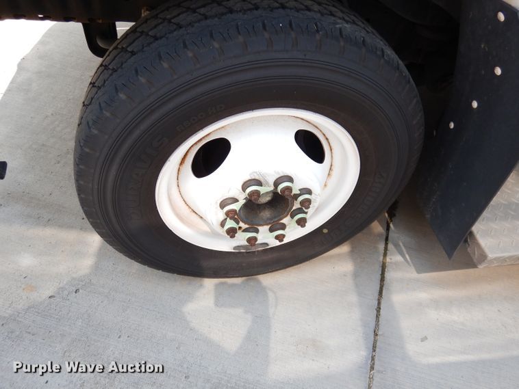 image for item DG0735 2010 Ford E450 Super Duty ElDorado  shuttle bus