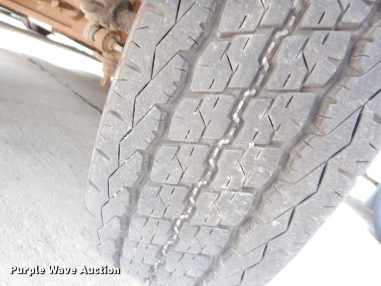 image for item DG0735 2010 Ford E450 Super Duty ElDorado  shuttle bus