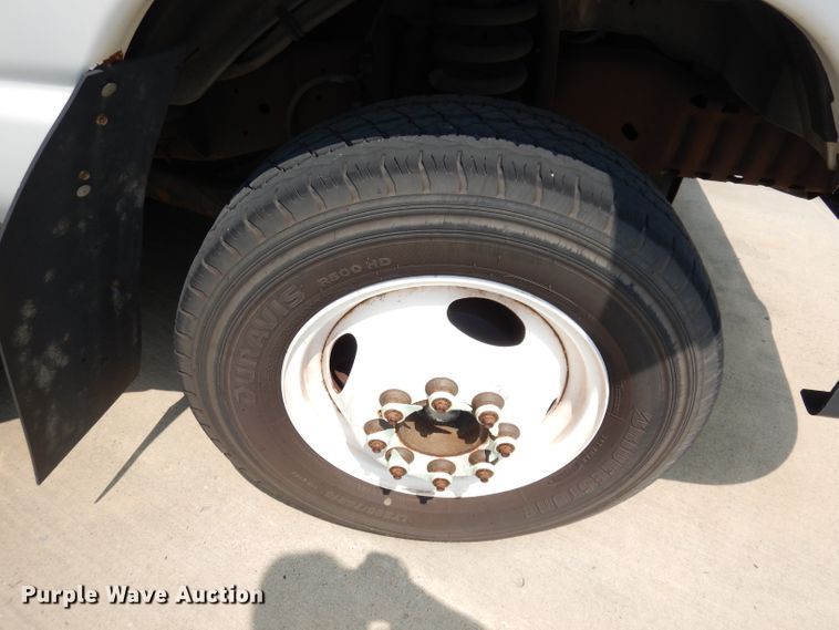 image for item DG0735 2010 Ford E450 Super Duty ElDorado  shuttle bus