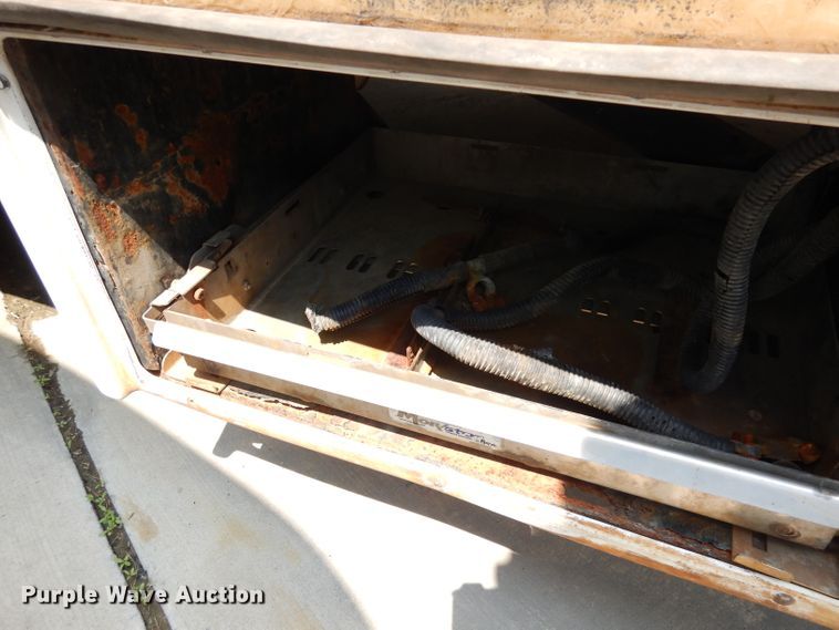 image for item DG0735 2010 Ford E450 Super Duty ElDorado  shuttle bus