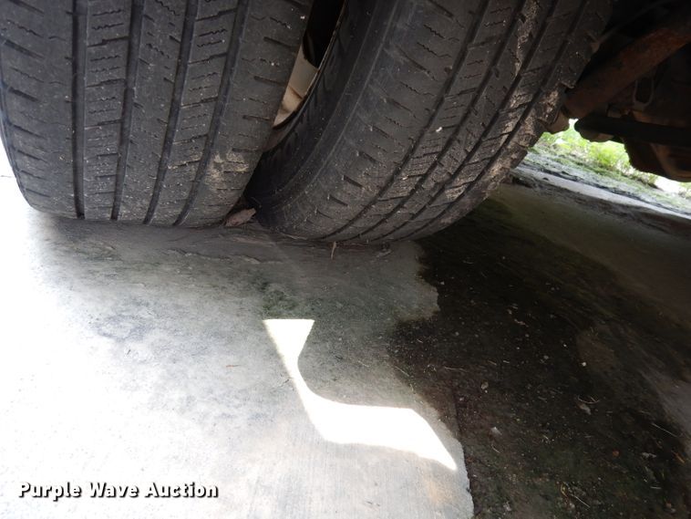 image for item DG0735 2010 Ford E450 Super Duty ElDorado  shuttle bus