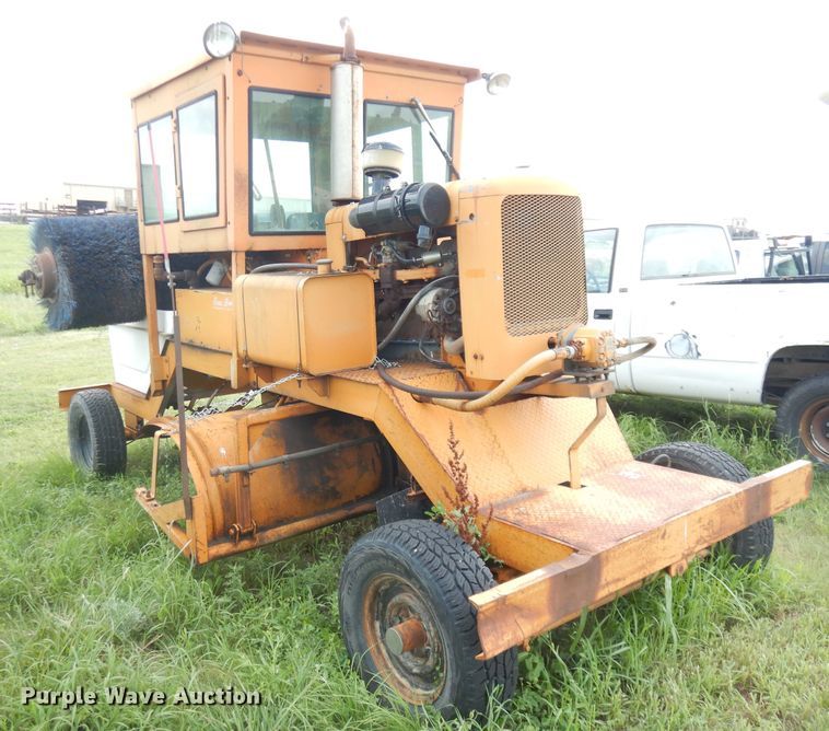 image for item DG0739 Broce T15  broom