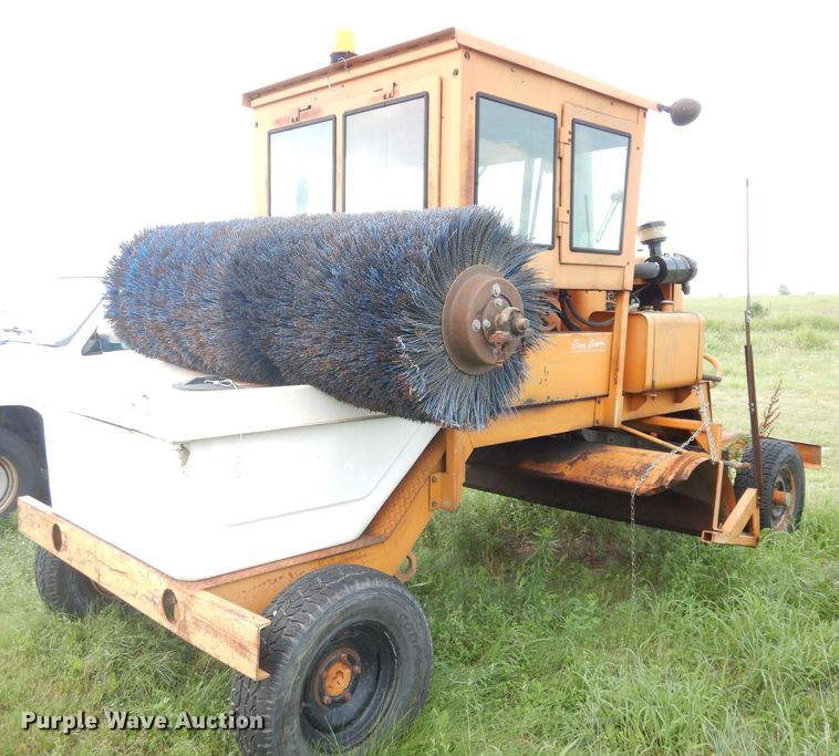 image for item DG0739 Broce T15  broom