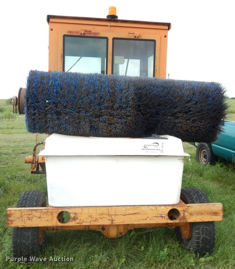 image for item DG0739 Broce T15  broom