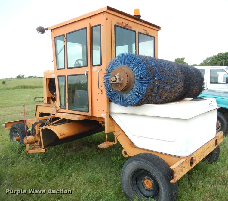 image for item DG0739 Broce T15  broom