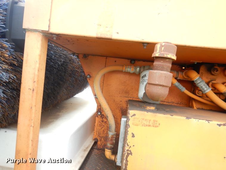 image for item DG0739 Broce T15  broom