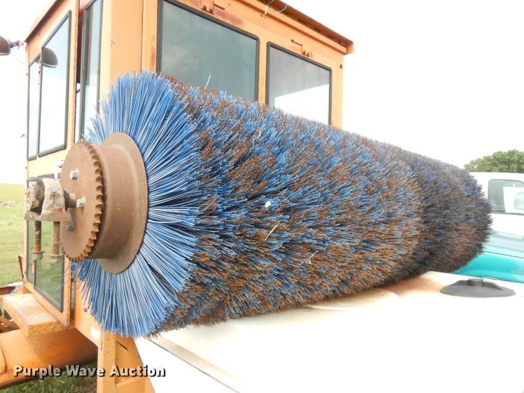 image for item DG0739 Broce T15  broom