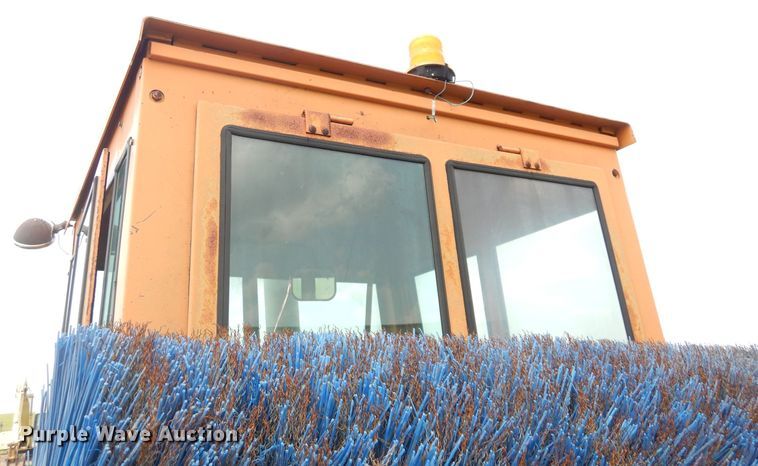 image for item DG0739 Broce T15  broom