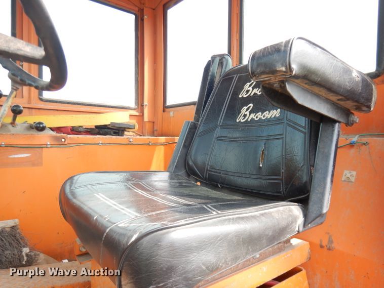 image for item DG0739 Broce T15  broom