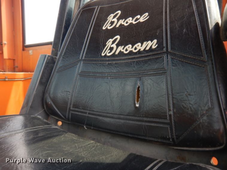 image for item DG0739 Broce T15  broom