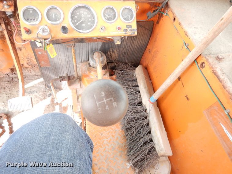 image for item DG0739 Broce T15  broom