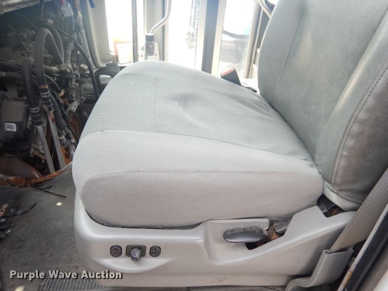 image for item DG0740 2011 Ford E450 Super Duty ElDorado  shuttle bus