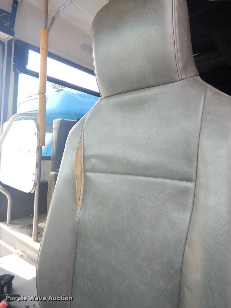 image for item DG0740 2011 Ford E450 Super Duty ElDorado  shuttle bus