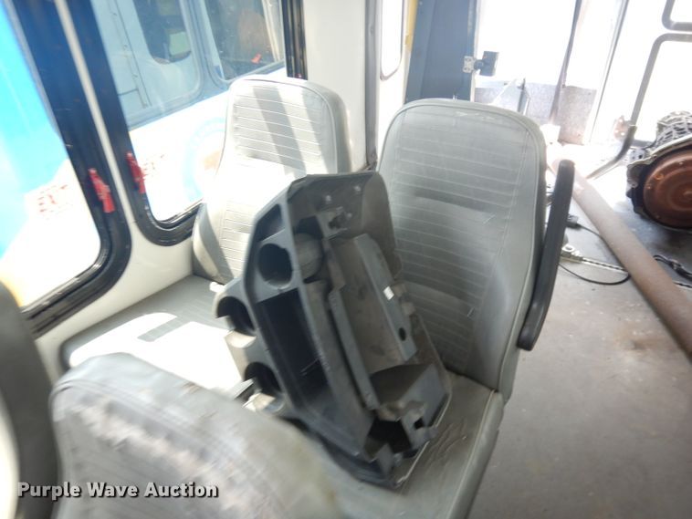 image for item DG0740 2011 Ford E450 Super Duty ElDorado  shuttle bus