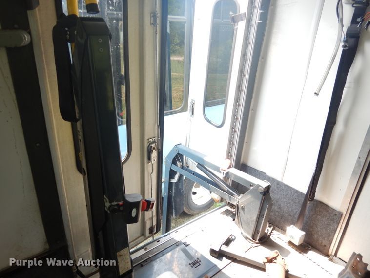 image for item DG0740 2011 Ford E450 Super Duty ElDorado  shuttle bus