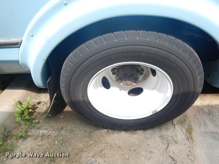 image for item DG0741 2011 Ford E450 Super Duty ElDorado  shuttle bus