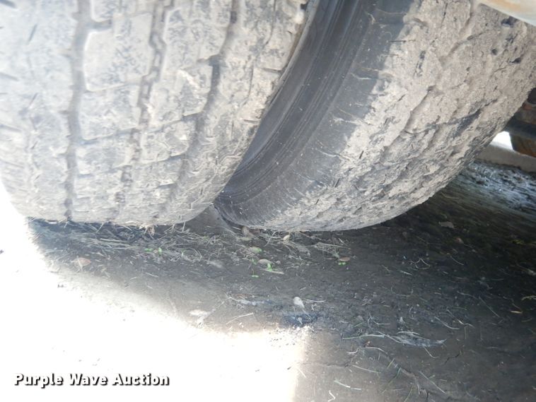 image for item DG0741 2011 Ford E450 Super Duty ElDorado  shuttle bus