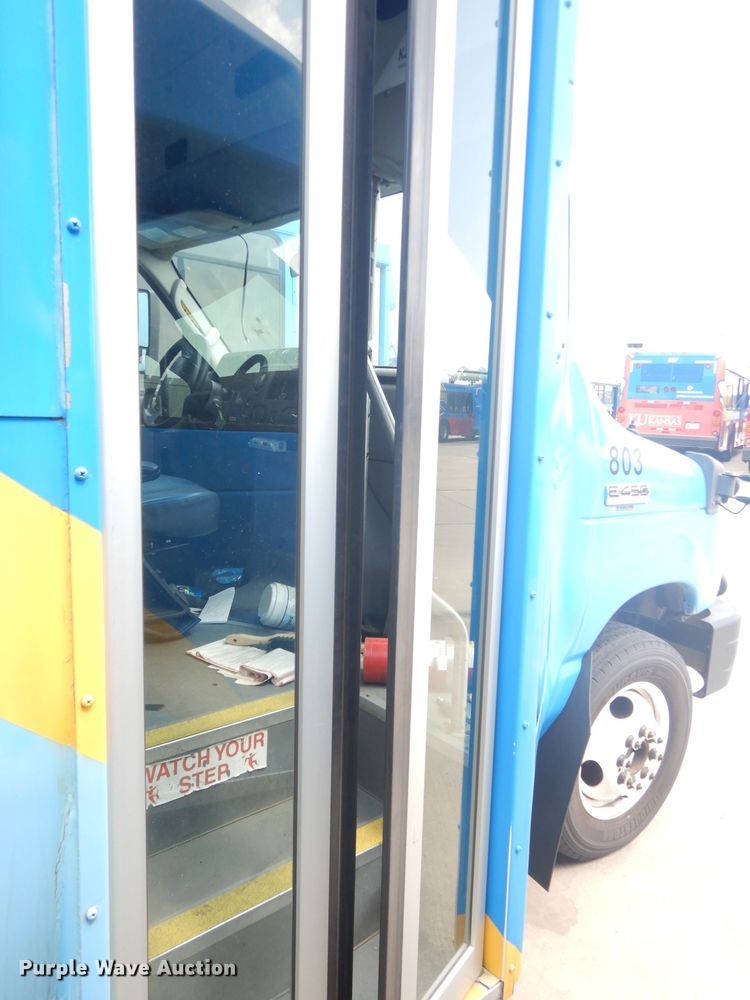 image for item DG0741 2011 Ford E450 Super Duty ElDorado  shuttle bus