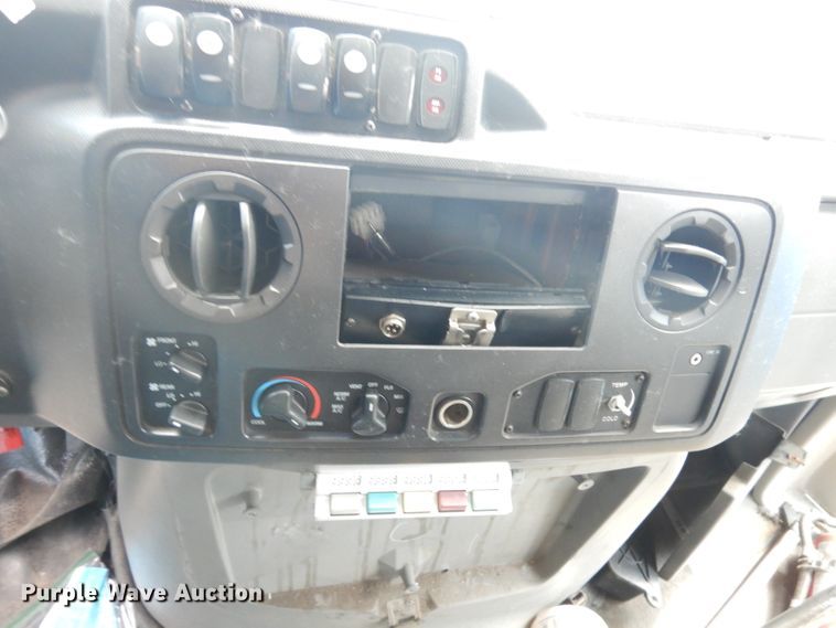 image for item DG0741 2011 Ford E450 Super Duty ElDorado  shuttle bus