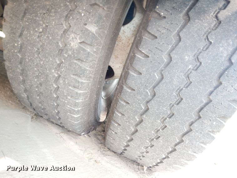 image for item DG0742 2011 Ford E450 Super Duty ElDorado  shuttle bus